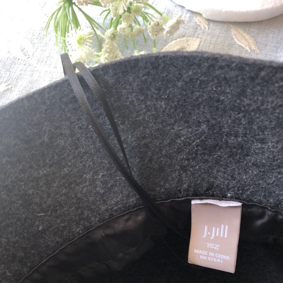 J JILL Gray 100% Wool Hat with black ribbon accent - Picture 9 of 16